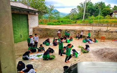 Akhir Semester Produktif Menyambut Liburan dengan Kreasi Ecoprint